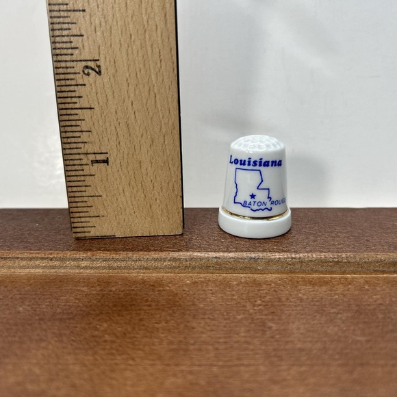 Vintage Baton Rouge Louisiana State‎ Outline White & Blue Porcelain Thimble - Picture 2 of 5